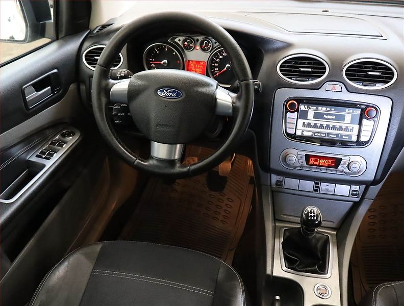 Ford Focus (2010) 1.6 TDCi, po STK, zamluveno - fotka 7 z 22