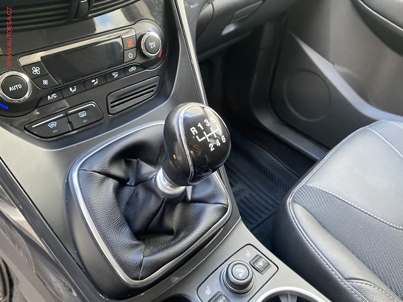 Ford Kuga (2013) 2.0 TDCi 4x4, Titanium - fotka 16 z 18