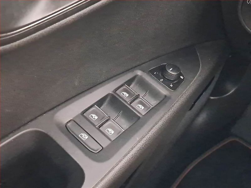 Seat Leon (2012) 1.4 TSI, Navi, Tempomat - fotka 16 z 17