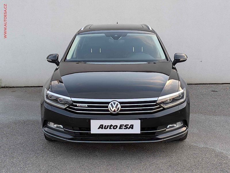 Volkswagen Passat (2018) 2.0 TSi 4X4, Highline, DSG, - fotka 2 z 20