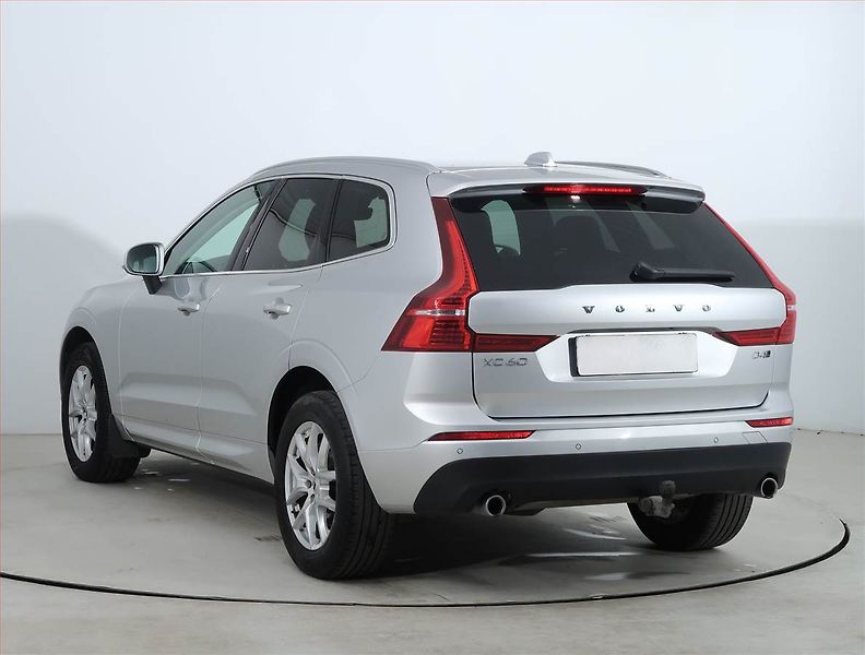 Volvo XC60 (2019) D4 - fotka 4 z 27