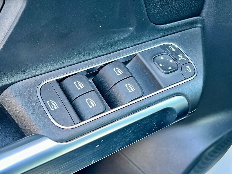 Mercedes-Benz GLB (2024) 250 4MATIC Progressive - fotka 19 z 28