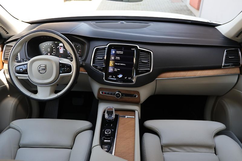 Volvo XC90 (2019) B5 AWD Inscription - fotka 11 z 21
