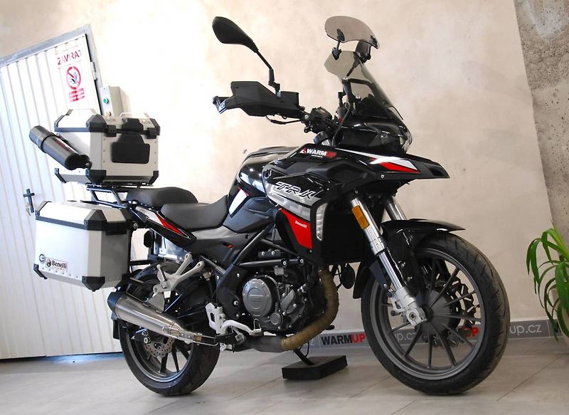 Benelli TRK 251 (2022) hezký stav, 2. maj, původ ČR - fotka 2 z 20