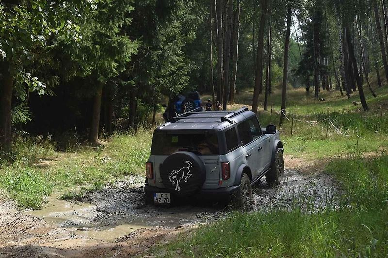 Fordy Bronco v terénu u Jihlavy