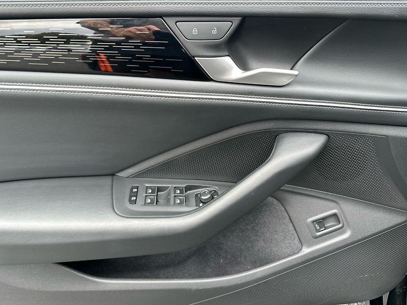 Volkswagen Passat Variant Elegance 2,0 TDI 110 k - fotka 20 z 24