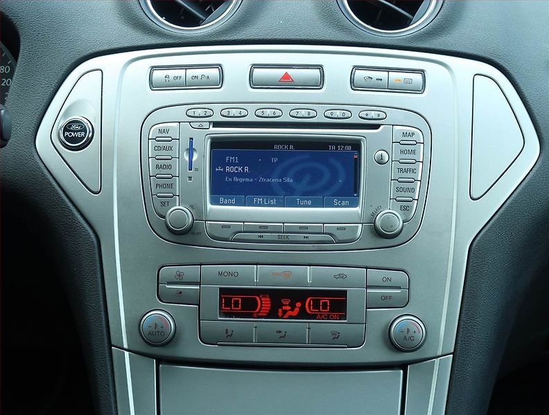 Ford Mondeo (2008) Trend 2.0 16V, Serv.kniha - fotka 12 z 17