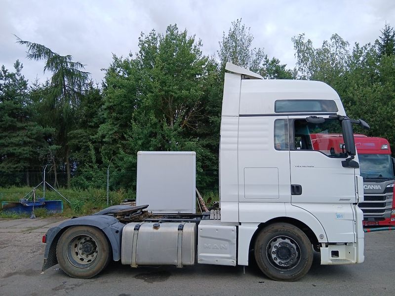 MAN TGX18.460 XXL EURO 6 POŠKOZENÝ - fotka 2 z 19
