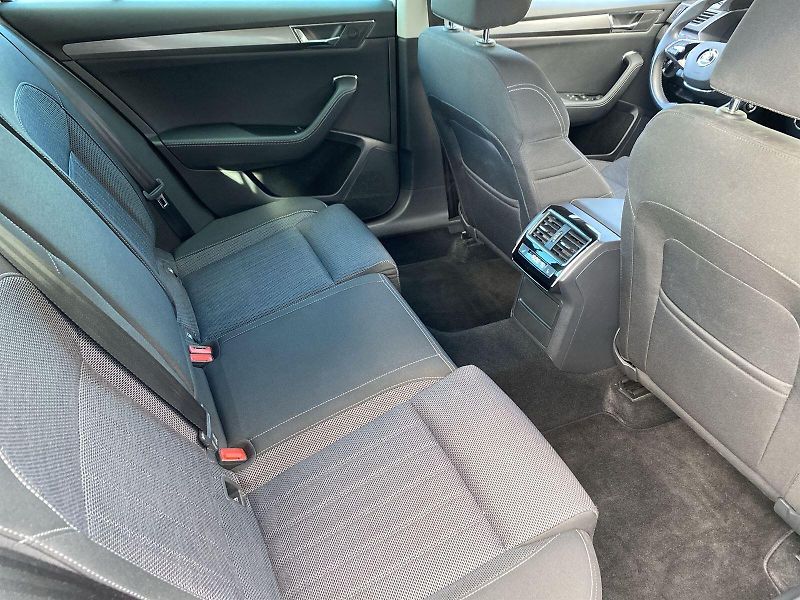 Škoda Superb (2021) Combi iV 1.4 TSI DSG Style - fotka 9 z 36