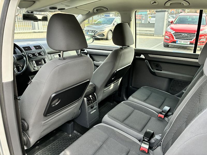 Volkswagen Touran 2.0TDi 103kW DSG NEZÁVISLÉ TOP - fotka 12 z 29