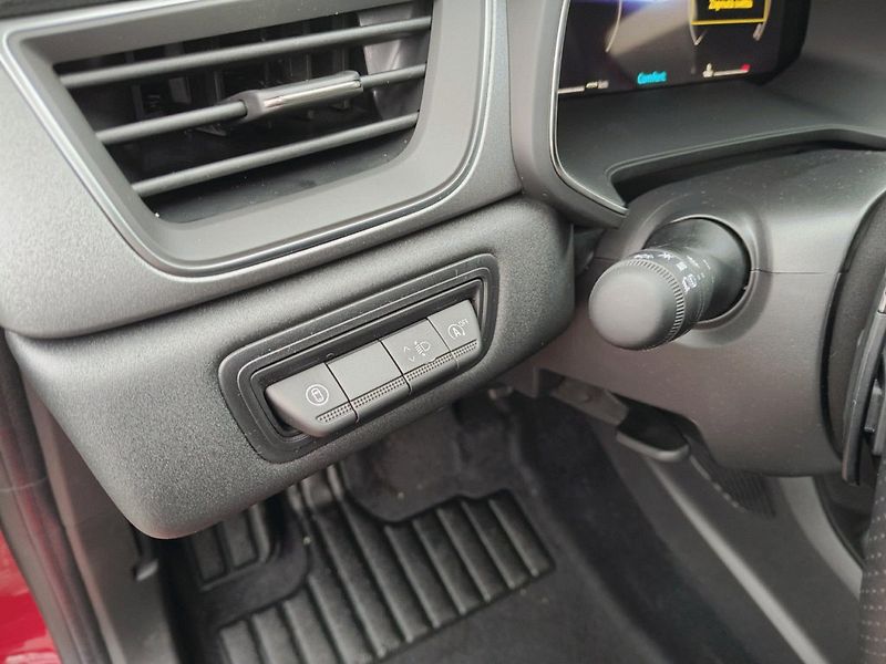 Renault Captur (2026) techno mild hybrid 140 EDC - fotka 26 z 27