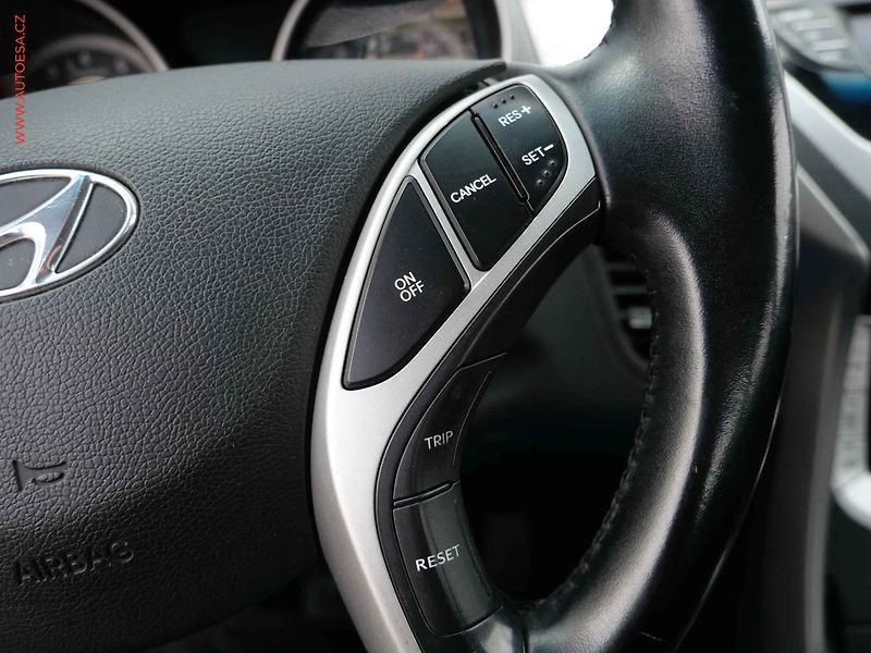 Hyundai Elantra (2011) 1.6i 16V, ČR, AC, tempo - fotka 13 z 17