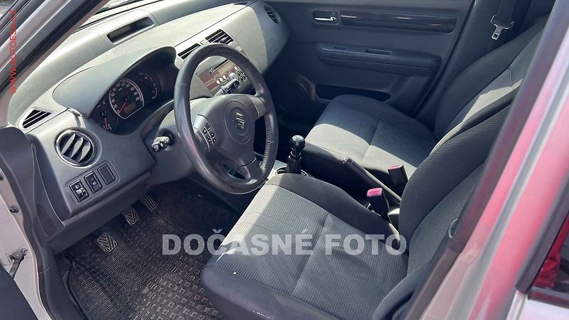 Suzuki Swift (2011) 1.3i 4x4, servis.kniha, AC - fotka 3 z 3