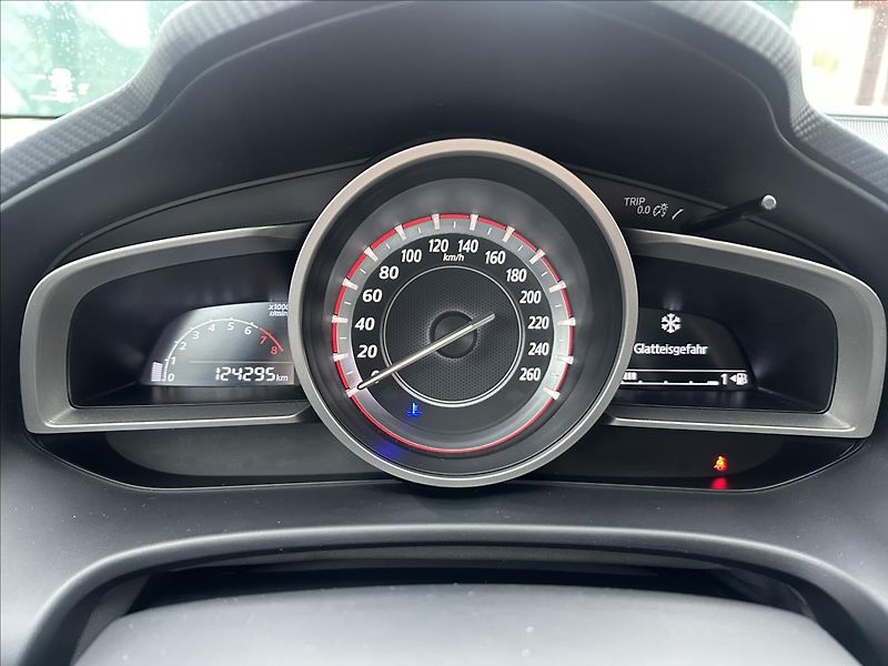 Mazda 3 2,0 G120 1.majitel - fotka 15 z 23