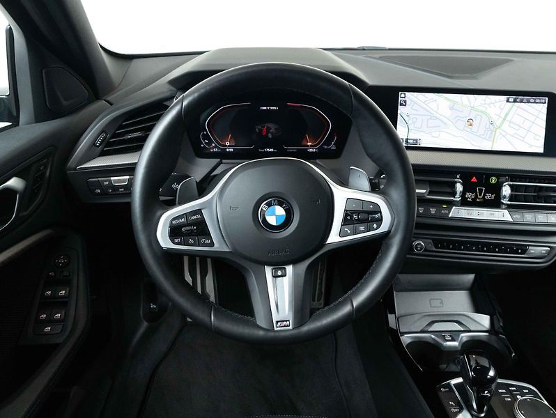 BMW Řada 1 M135i xDrive - fotka 13 z 22