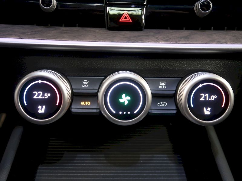 Škoda Superb (2025) LAURIN&KLEMENT 2.0TDI 142KW 4x - fotka 35 z 48