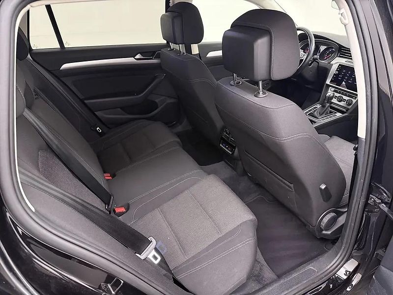 Volkswagen Passat 1.4TSI DSG 110kW Matrix ACC - fotka 10 z 13