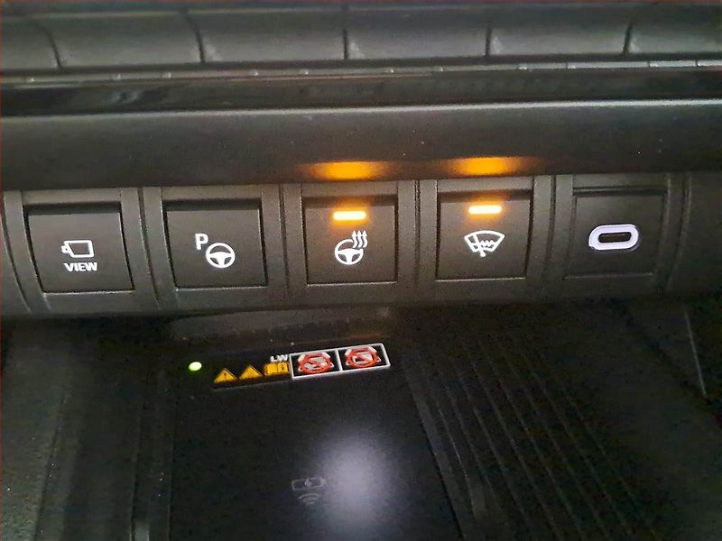 Toyota C-HR (2024) 2.0 Hybrid - fotka 16 z 19