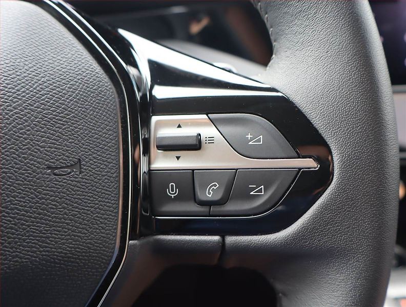 Peugeot 308 (2023) Allure 1.5 BlueHDi, Automat - fotka 23 z 25