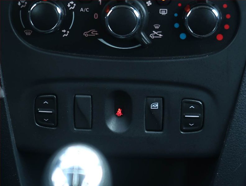 Volkswagen Passat (2020) 1.4 GTE, Automat, Kůže, Navi - fotka 15 z 18