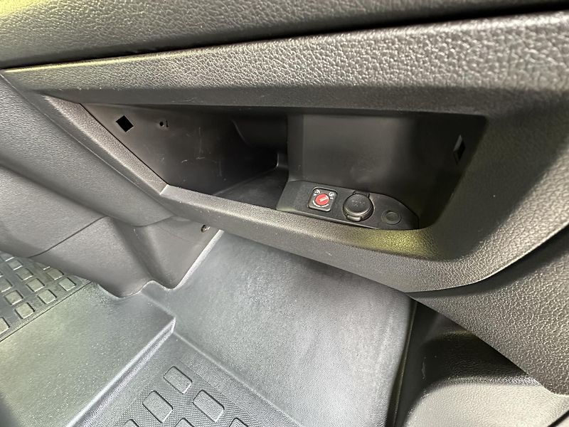 Toyota ProAce (2020) AUTOMAT 2.0/130kW ČR * 5.Míst  - fotka 21 z 36