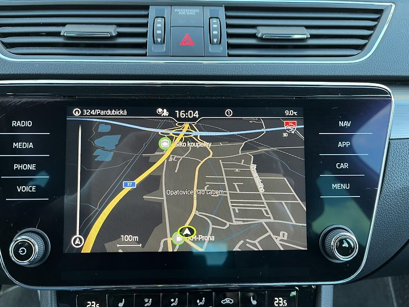 Škoda Superb (2021) 1.5TSI 110KW STYLE MAN6 MATRIX - fotka 26 z 49