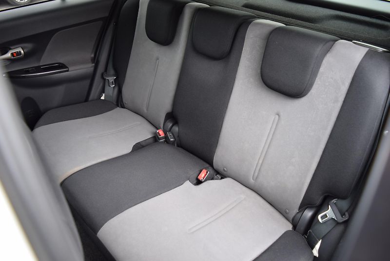 Toyota Urban Cruiser (2011) 1.4 66kw D4D AWD SOL-HIGH - fotka 15 z 40