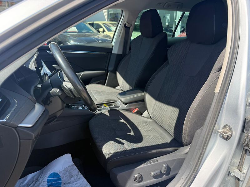 Škoda Octavia Style 2.0 TDI 110kw DSG Combi - fotka 8 z 25