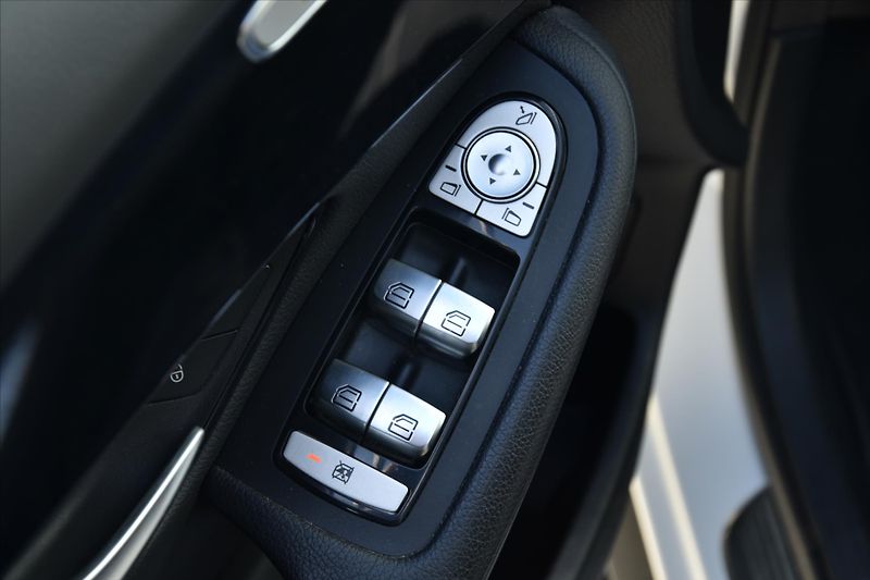 Mercedes-Benz GLC 250 155kW 4MATIC LED DPH ČR - fotka 25 z 27
