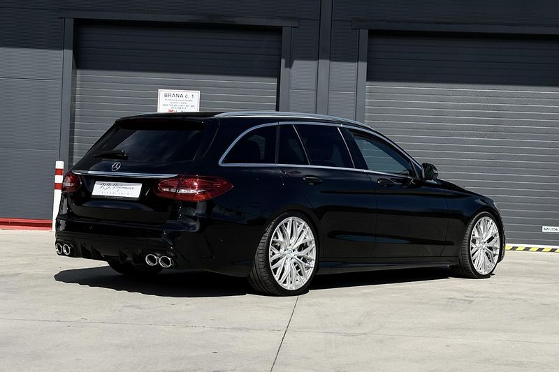 Mercedes-Benz Třídy C (2020) C 220d 4Matic AMG Line - fotka 21 z 81