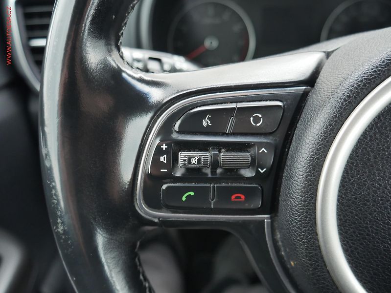 Kia Sportage (2018) 1.6GDi, ČR, Navi, TZ - fotka 12 z 23