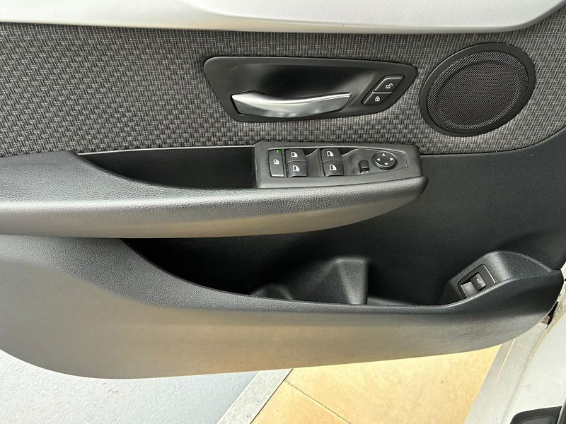 BMW Řada 2 (2017) 220i GT, 141KW, 7 MÍST - fotka 19 z 25