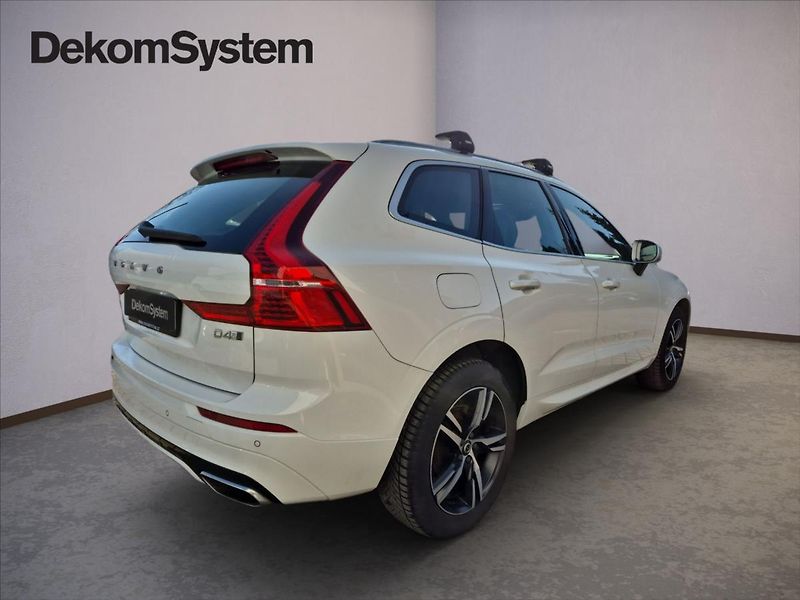Volvo XC60 2,0 D4 AWD R-Design - fotka 3 z 18