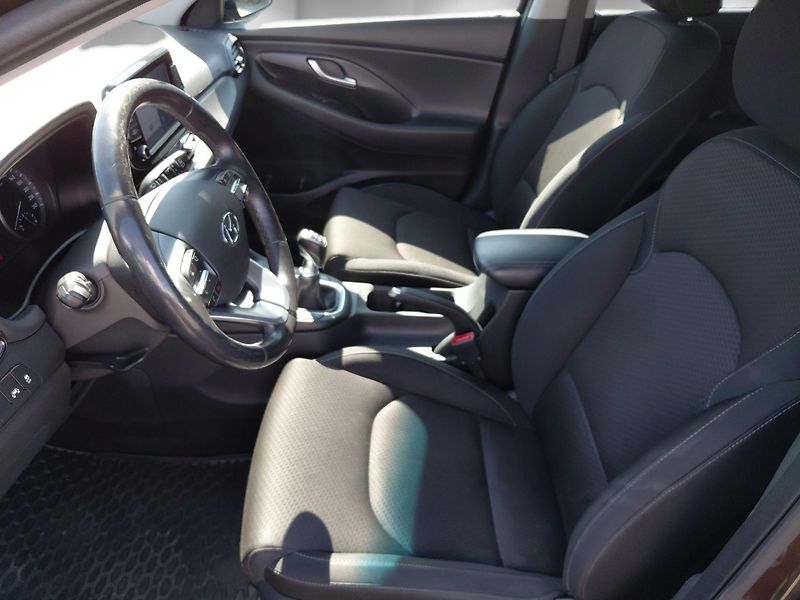 Hyundai i30 (2017) 1,6 CRDi 81 kW STYLE - fotka 13 z 24