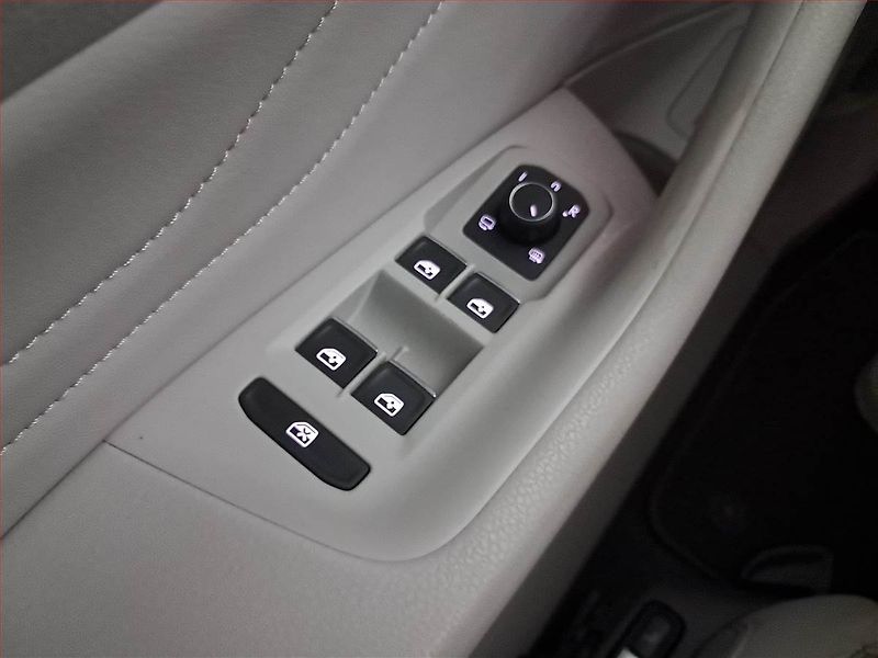 Volkswagen Passat (2019) 1.6 TDI, Automat, Kůže, Navi - fotka 20 z 25