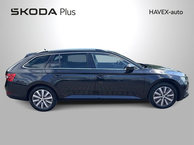 Škoda Superb (2022) Combi 2.0 TDI DSG Style - fotka 33 z 34