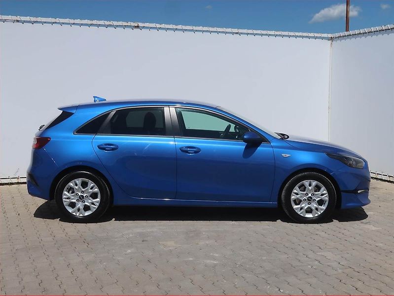 Kia Ceed (2022) Silver 1.0 T-GDI, Serv.kniha - fotka 6 z 17