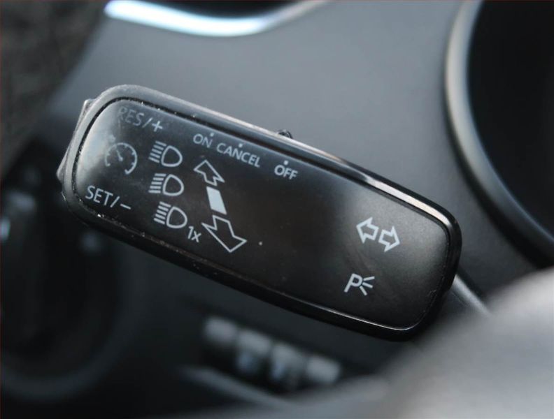 Škoda Octavia (2015) Elegance 1.6 TDI, Tempomat - fotka 17 z 19