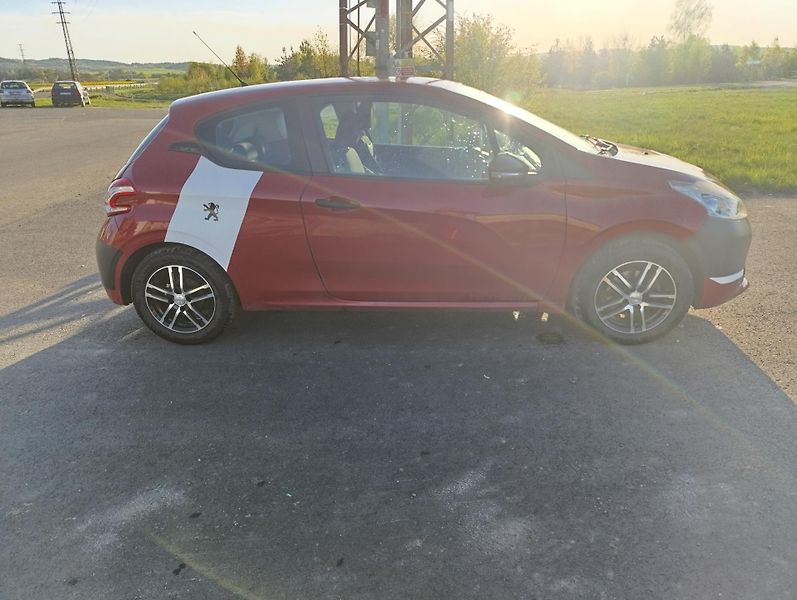 Peugeot 208 (2013) 1.0 benzín 50kw  - fotka 2 z 11
