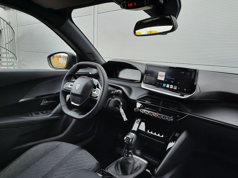 Peugeot 2008 (2026) ALLURE 1.2 TURBO 100k MAN6 - fotka 14 z 15