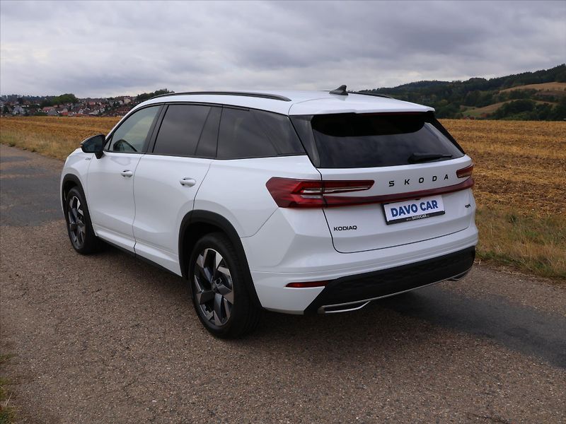 Škoda Kodiaq 2,0 2.0 TDI Sportline 4x4 DSG - fotka 6 z 32
