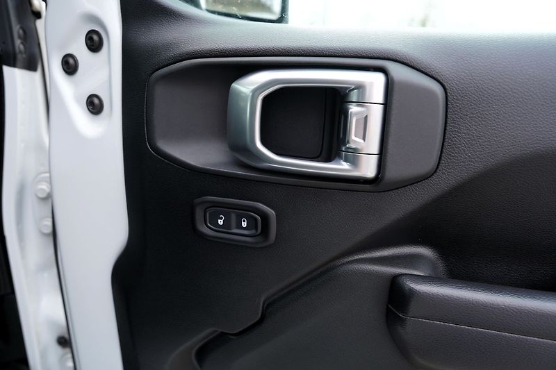 Jeep Wrangler 2.2 CRD/Sport/MultiJet/4x4/AT - fotka 25 z 44