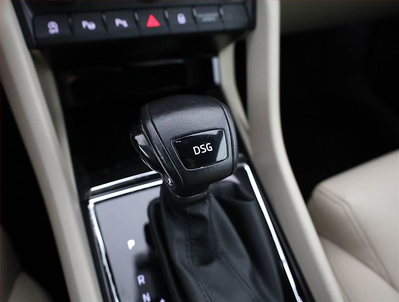Škoda Karoq (2017) Style Plus 1.5 TSI - fotka 11 z 19