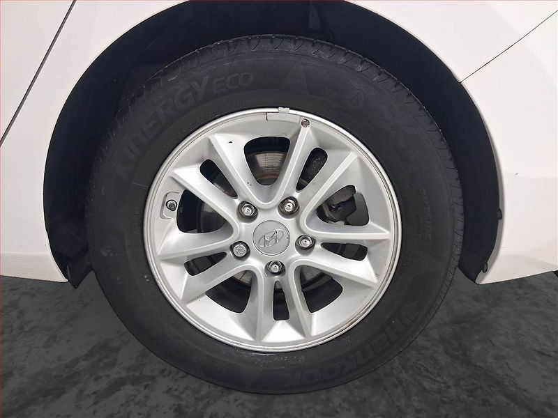 Hyundai i30 (2016) 1.6 GDI, ČR,1.maj, Tempomat - fotka 15 z 16