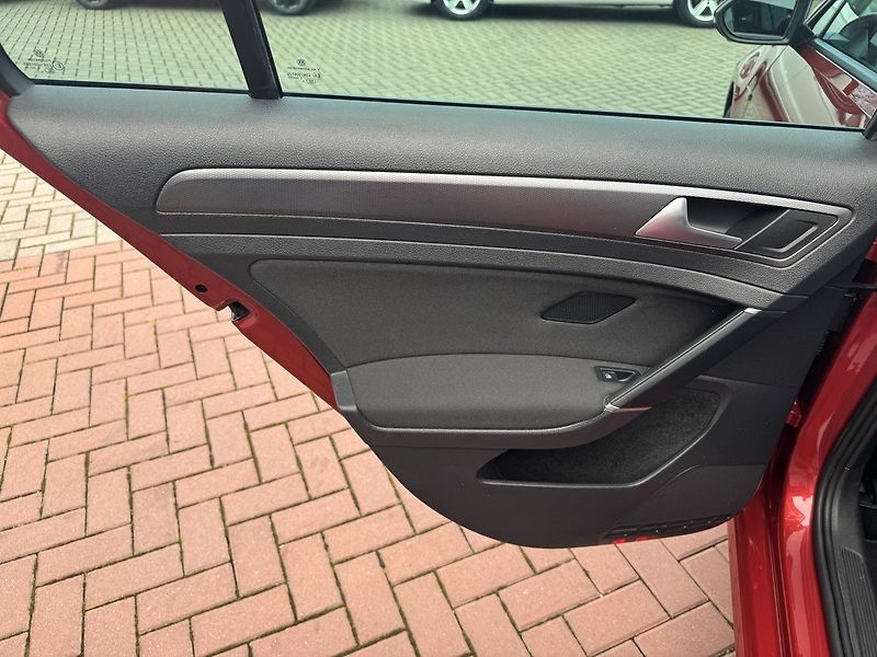 Volkswagen Golf (2016) 1.4TSi Lounge Navi Digi Klima - fotka 24 z 49