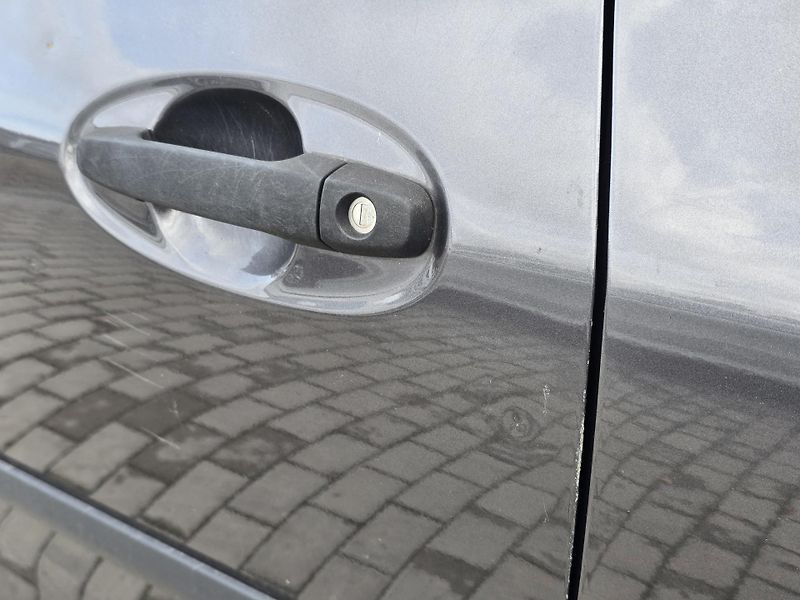 Toyota Yaris 1,3 VVT-i - fotka 13 z 23