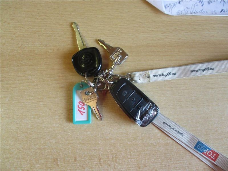 Opel Agila 1,2 i, klima, + letní pneu, - fotka 23 z 23
