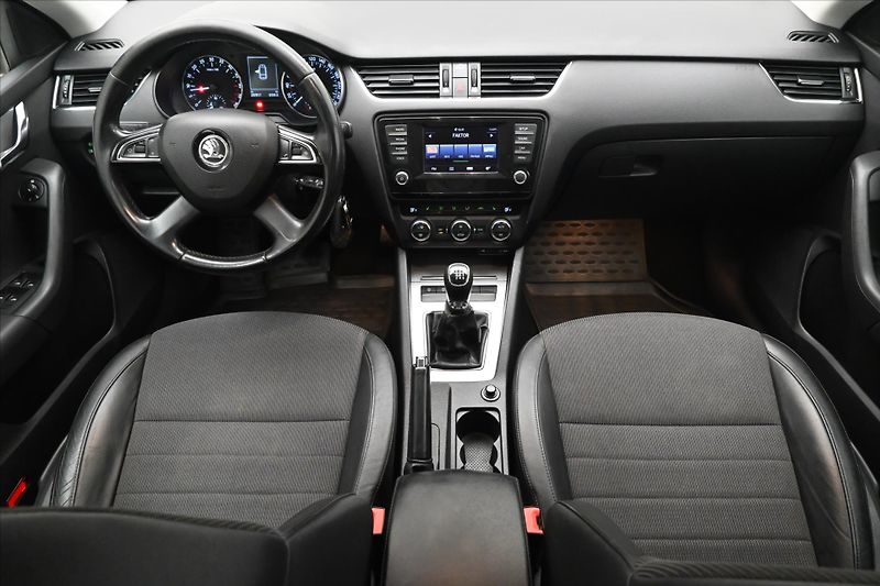 Škoda Octavia 2,0 TDI 110kW Elegance Tažné V - fotka 15 z 30