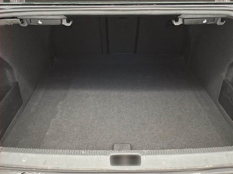 Volkswagen Passat (2011) 1.6 TDI, Tempomat - fotka 13 z 18