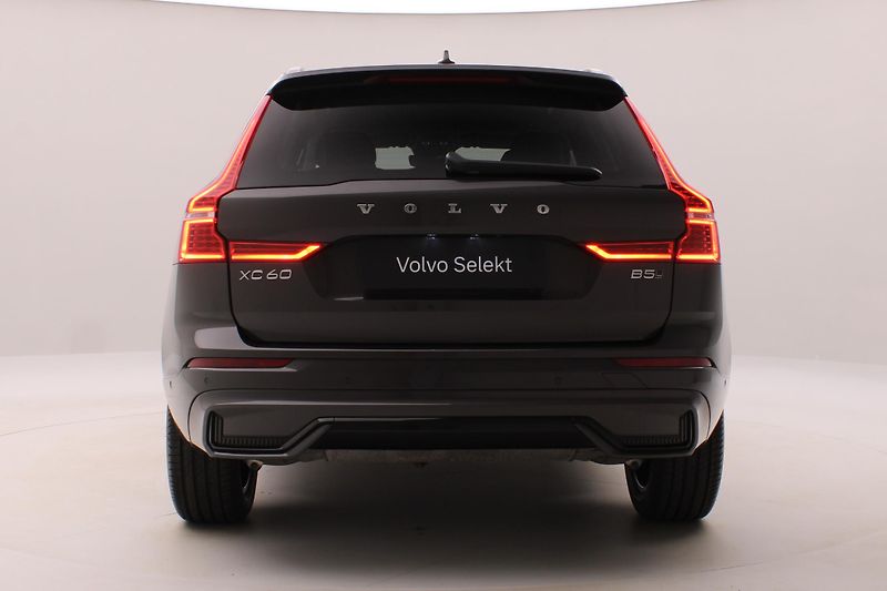 Volvo XC60 B5 AWD DARK PLUS AUT - fotka 12 z 53